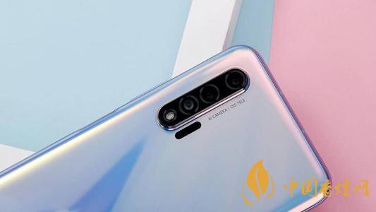 華為手機(jī)銷量或跌八成!華為手機(jī)是否會(huì)降價(jià)?