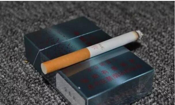 黃鶴樓游泳回歸，爺爺輩最喜愛的香煙品牌