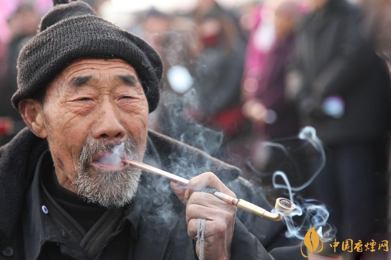 旱煙和煙卷哪個危害大，旱煙袋很有講究