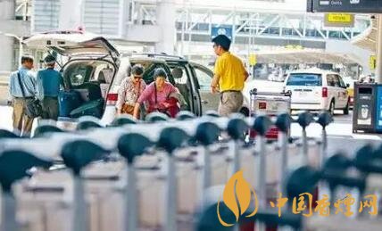多倫多機(jī)場(chǎng)買指定免稅香煙免車費(fèi) 游客需謹(jǐn)慎！