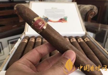 庫(kù)阿巴杰出雪茄圖片及口感品析 適合老茄客的一款雪茄！